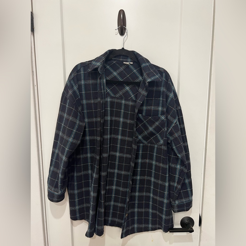 Women’s plaid shirt/light jacket